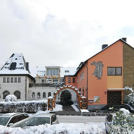 Gaestehaus Wein Im Turm Отель Longuich