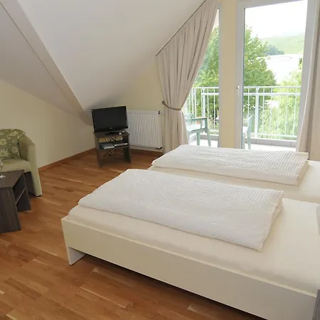 Отель Gaestehaus Wein Im Turm 2*