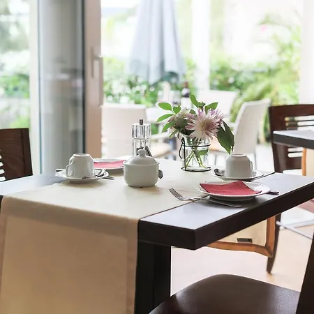 Отель Gaestehaus Wein Im Turm 2*