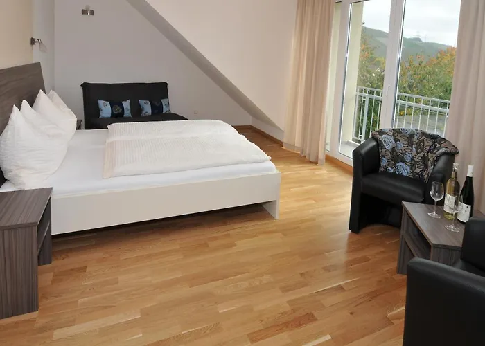 Gaestehaus Wein Im Turm Hotel 2*