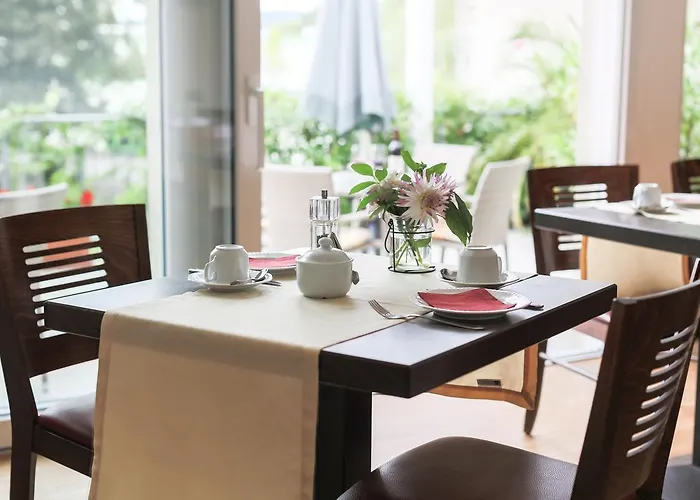 Hotel Gaestehaus Wein Im Turm 2*